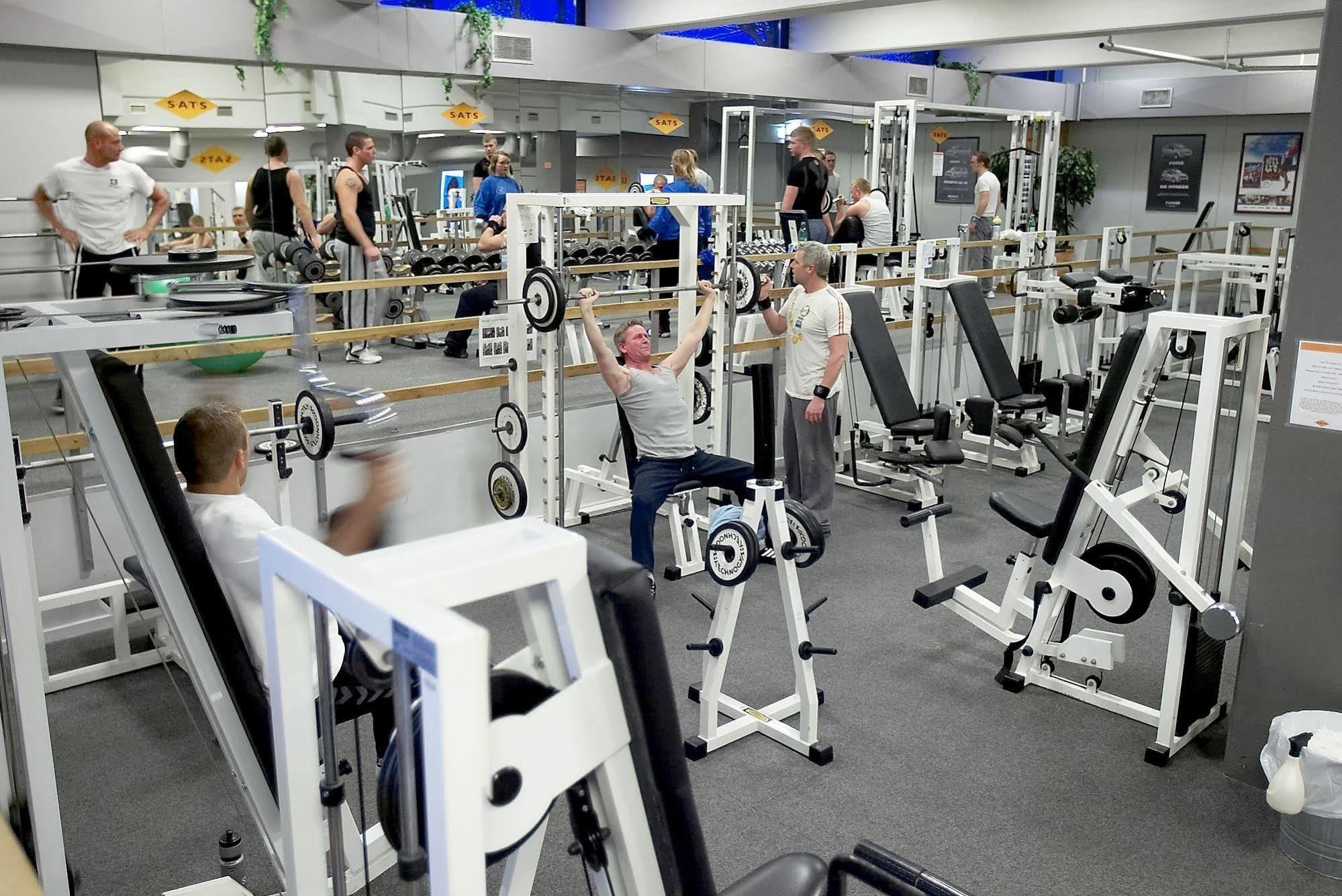 Hotel Park By Radisson Airport 3*